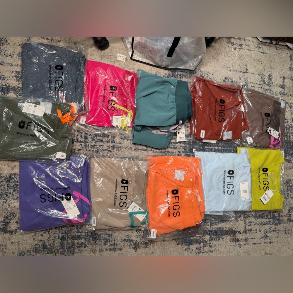 FIGS PLUS SIZE COLLECTION ✨ $START SCRUB DEALS XXL – 6XL AVAILABLE - Picture 2 of 16